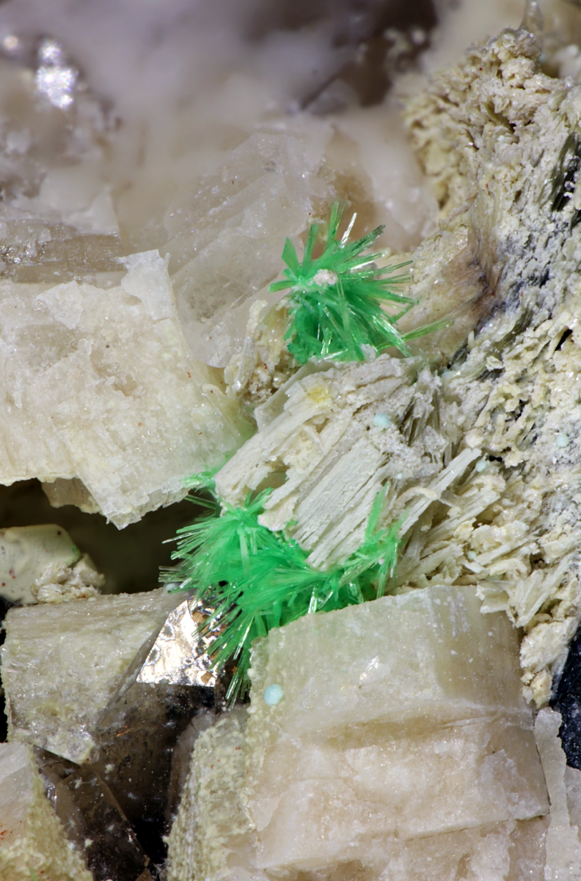 0298 Ulrichite, Turquoise, Lake Boga granite quarry, Lake Boga, Swan Hill Rural City, Victoria